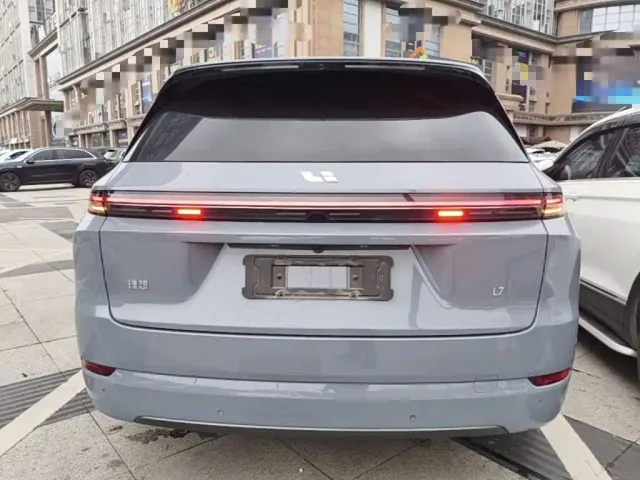 Li Auto L7 — Фото автомобиля 5