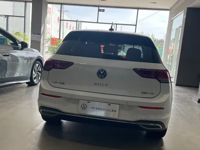 Volkswagen Golf — Фото автомобиля 14