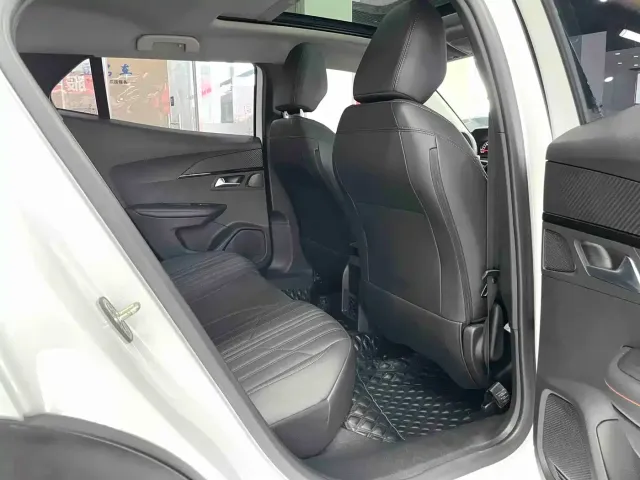 Peugeot 2008 — Фото автомобиля 13