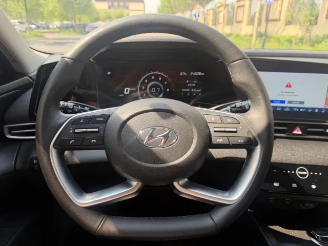 Hyundai Elantra — Фото автомобиля 14