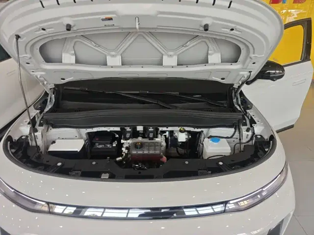 Leapmotor B10 — Фото автомобиля 19