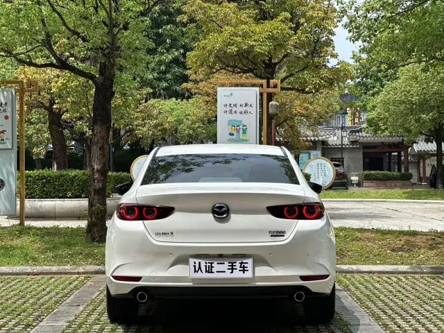 Mazda Axela — Фото автомобиля 11