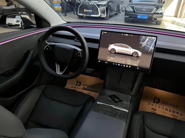 Tesla Model 3 — Фото автомобиля 12