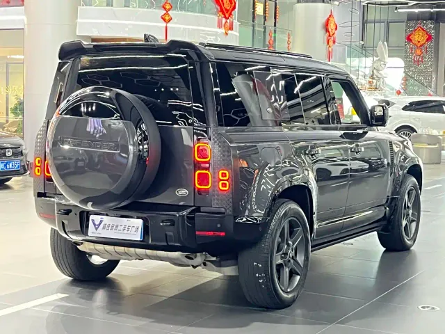 Land Rover Defender — Фото автомобиля 8