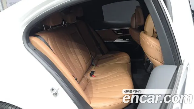 Mercedes-Benz E-Class — Фото автомобиля 12