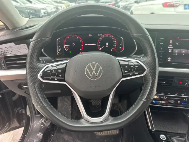 Volkswagen Passat — Фото автомобиля 11