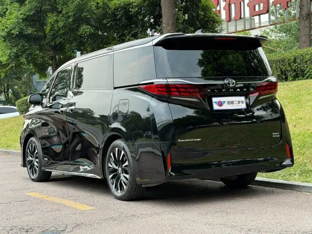 Toyota Alphard — Фото автомобиля 4