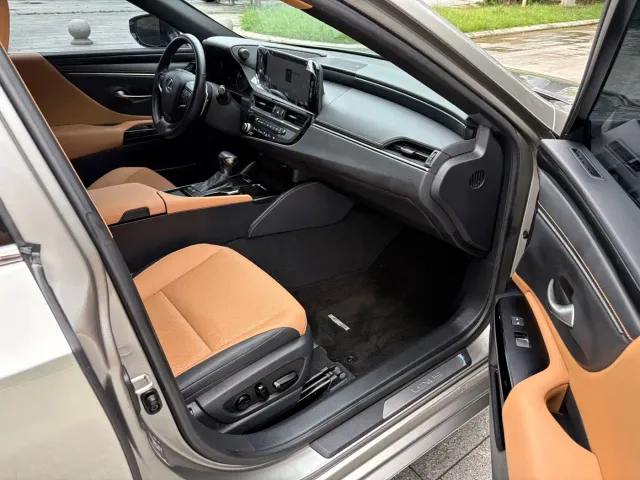 Lexus ES — Фото автомобиля 11