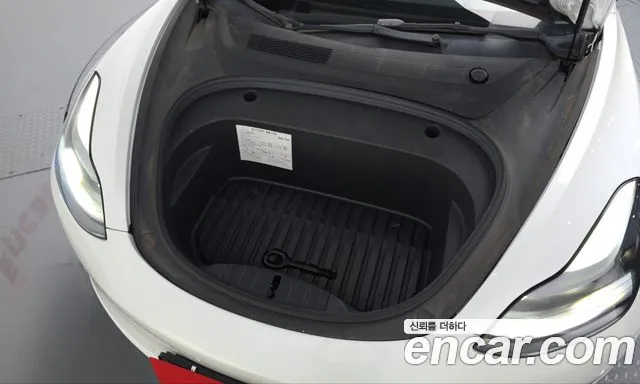 Tesla Model 3 — Фото автомобиля 9