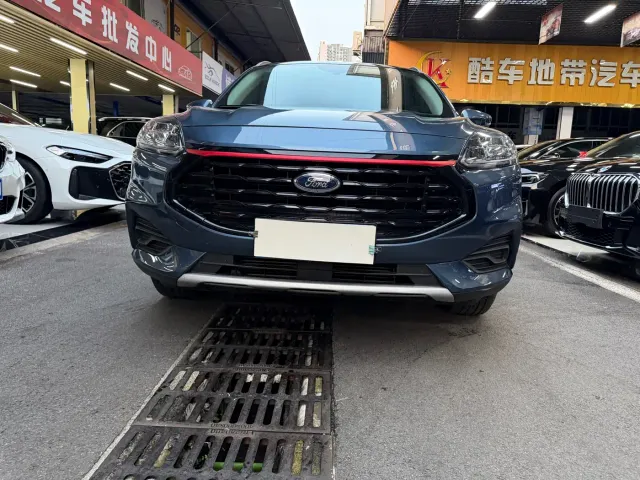 Ford Escape — Фото автомобиля 2