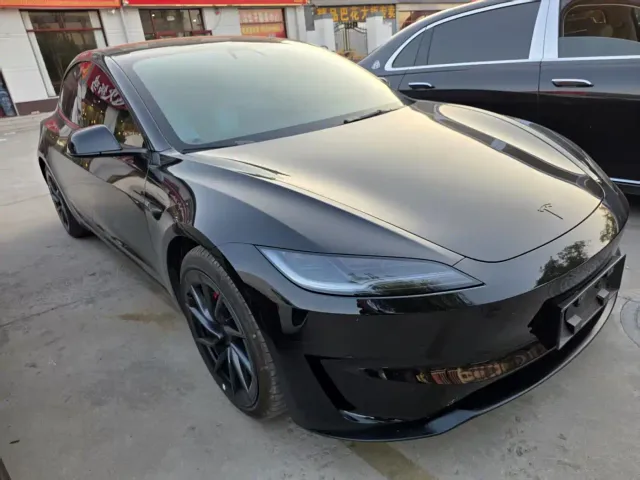 Tesla Model 3 — Фото автомобиля 2