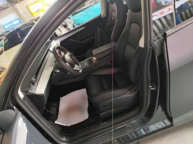 Tesla Model Y — Фото автомобиля 14