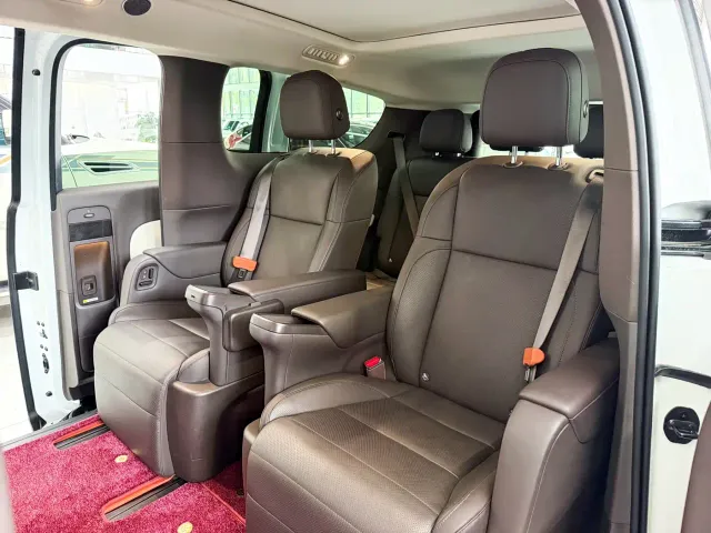 Li Auto MEGA — Фото автомобиля 11