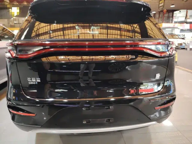 BYD Tang — Фото автомобиля 3