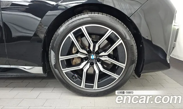 BMW i7 G70 — Фото автомобиля 6