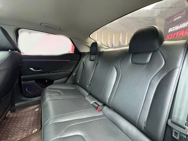 Hyundai Elantra — Фото автомобиля 10