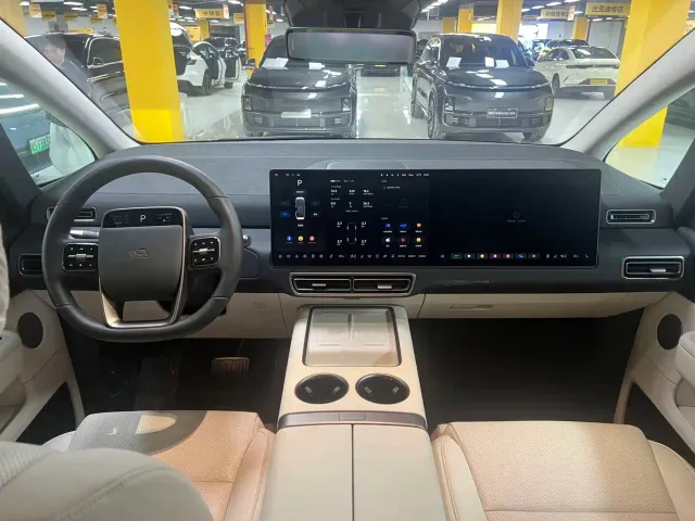 Li Auto MEGA — Фото автомобиля 8