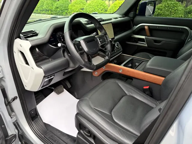 Land Rover Defender — Фото автомобиля 29
