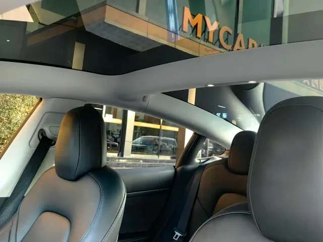 Tesla Model 3 — Фото автомобиля 12