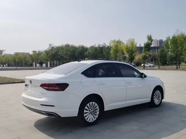 Volkswagen Lavida — Фото автомобиля 9