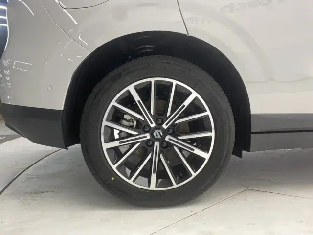 Leapmotor B10 — Фото автомобиля 11