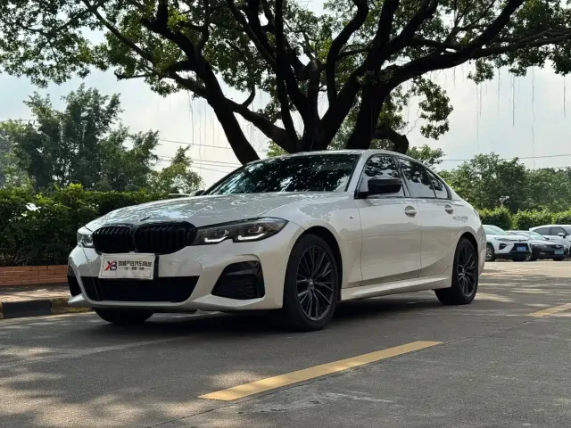 Фотография автомобиля — BMW 3 Series