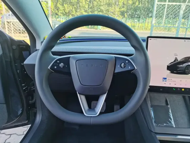 Tesla Model 3 — Фото автомобиля 8