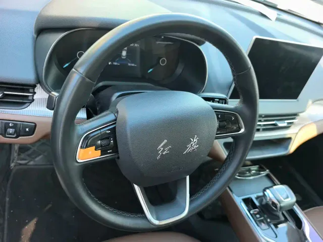 Hongqi E-QM5 — Фото автомобиля 13