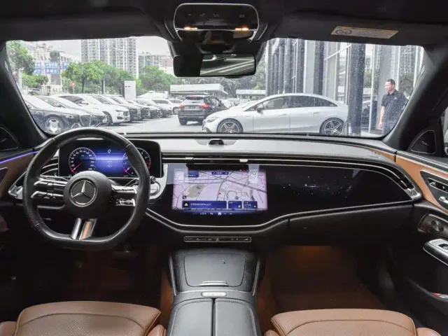 Mercedes-Benz E-Class — Фото автомобиля 16