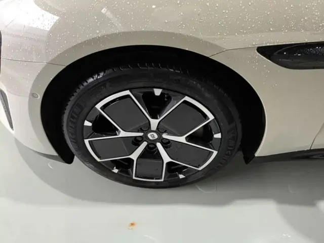 Xiaomi SU7 — Фото автомобиля 22