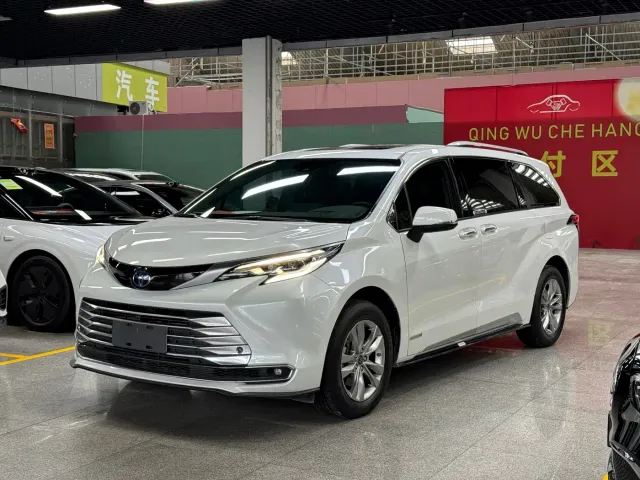Фотография автомобиля — Toyota Sienna