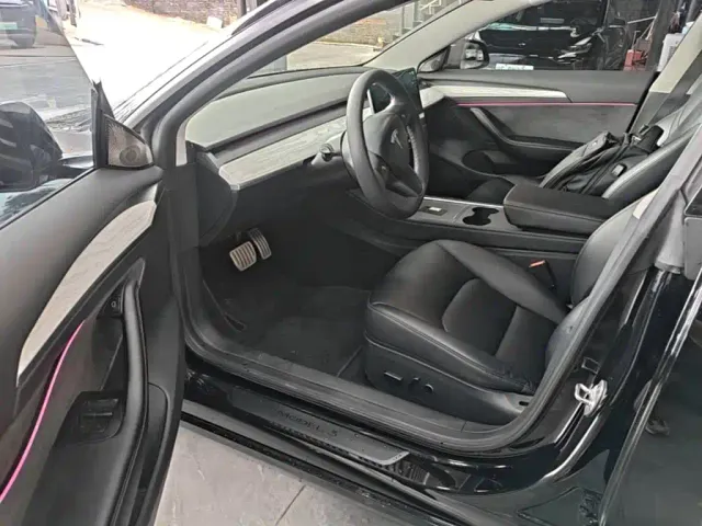 Tesla Model 3 — Фото автомобиля 15