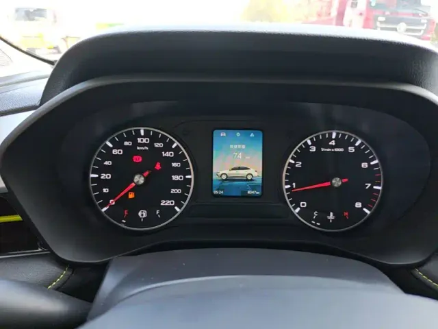 Roewe i5 — Фото автомобиля 11
