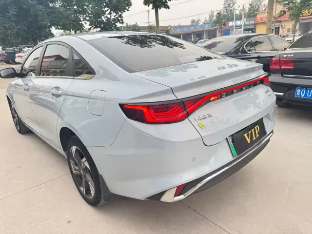 Geely Emgrand L — Фото автомобиля 4