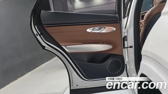 Genesis GV70 — Фото автомобиля 25