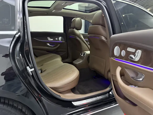 Mercedes-Benz E-Class — Фото автомобиля 22