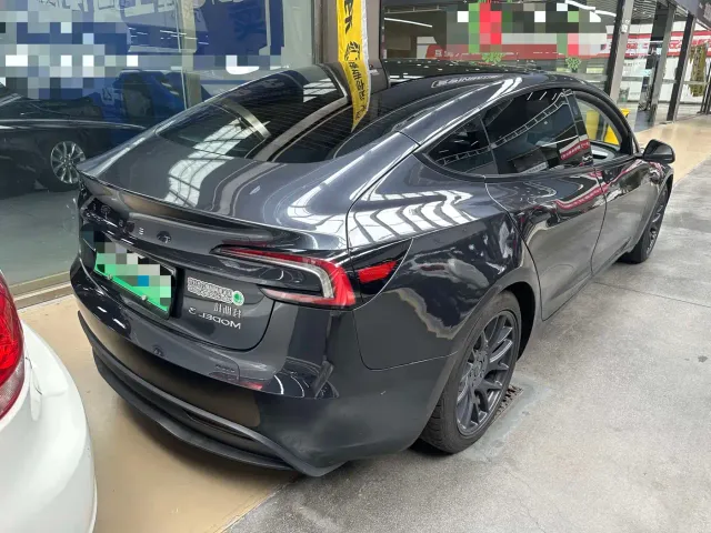 Tesla Model 3 — Фото автомобиля 17