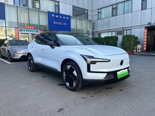 Volvo EX30 — Фото автомобиля 4