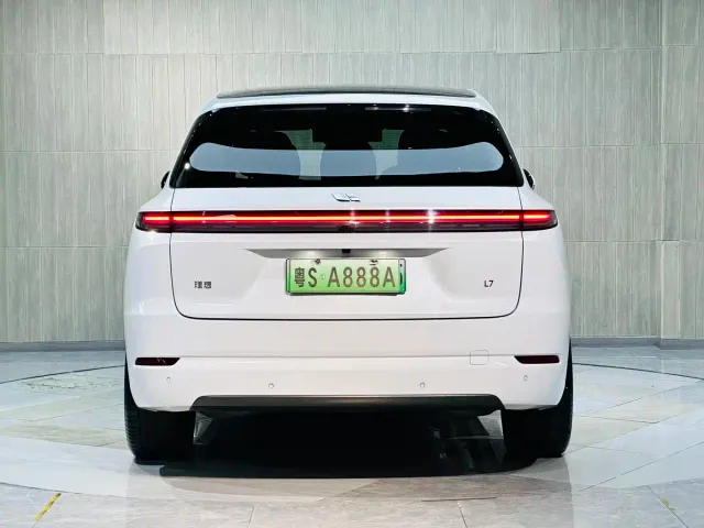 Li Auto L7 — Фото автомобиля 4
