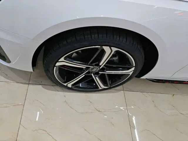 Audi A4L — Фото автомобиля 22