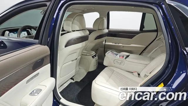 Genesis G90 Бензин 3.5 турбо AWD — Фото автомобиля 12
