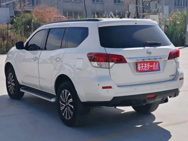 Nissan Terra — Фото автомобиля 8
