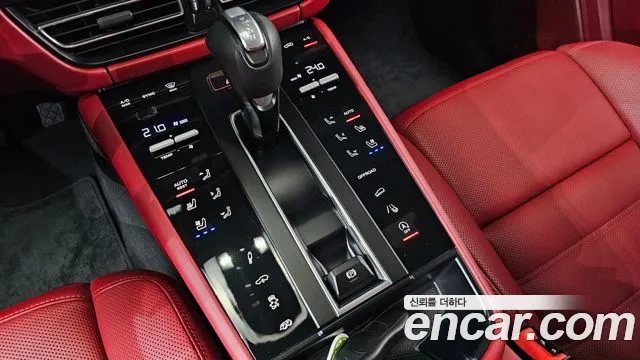 Porsche Macan — Фото автомобиля 9