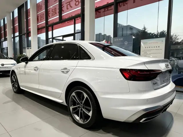 Audi A4L — Фото автомобиля 13