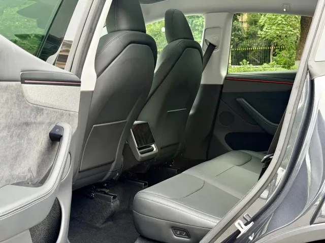 Tesla Model Y — Фото автомобиля 8