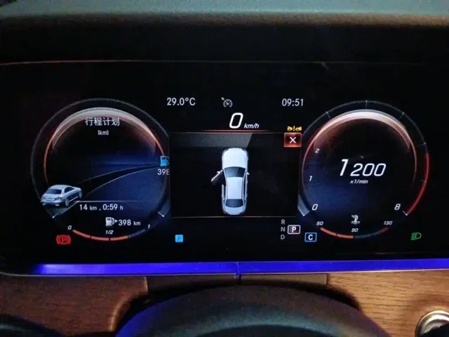 Mercedes-Benz E-Class — Фото автомобиля 12