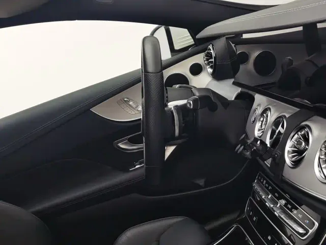 Mercedes-Benz E-Class — Фото автомобиля 22
