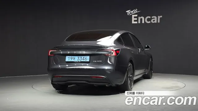 Tesla Model 3 — Фото автомобиля 3