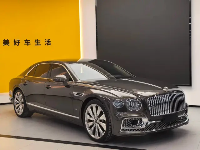 Bentley Flying Spur — Фото автомобиля 3