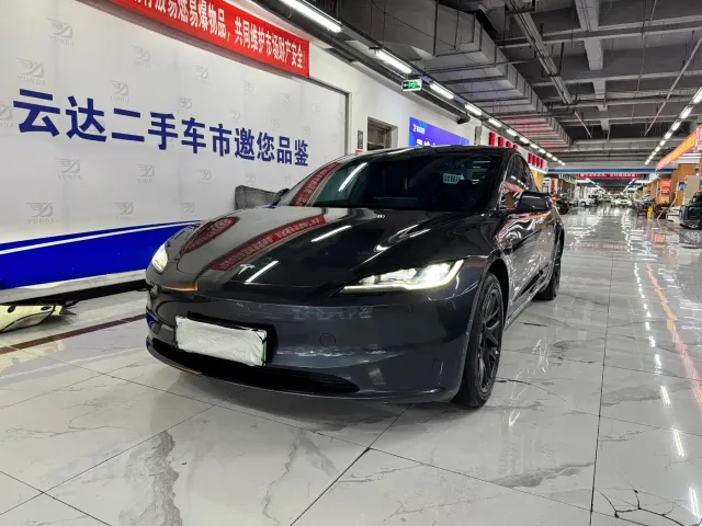 Tesla Model 3 — Фото автомобиля 2